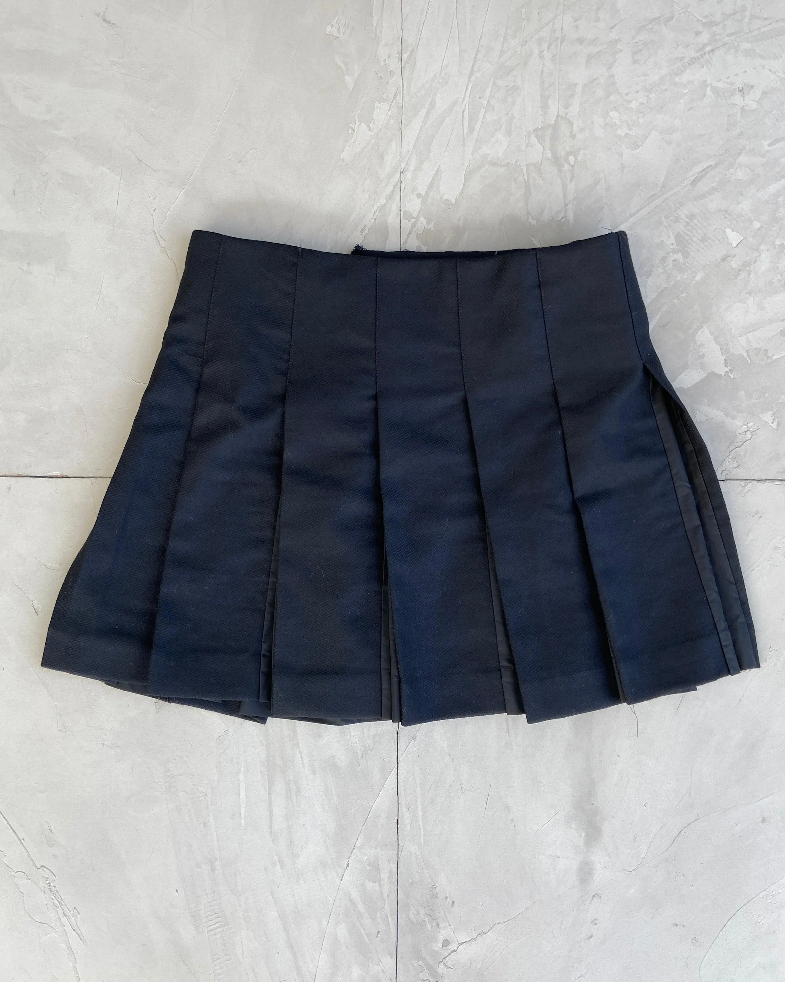 BURBERRY PLEATED WRAP SKIRT - M