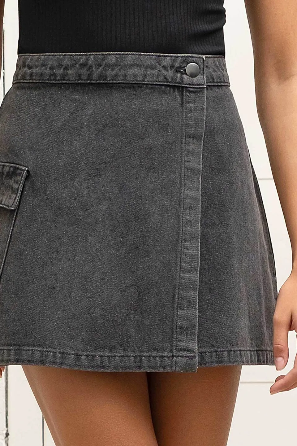 DENIM WRAP CARGO MINI SKIRT