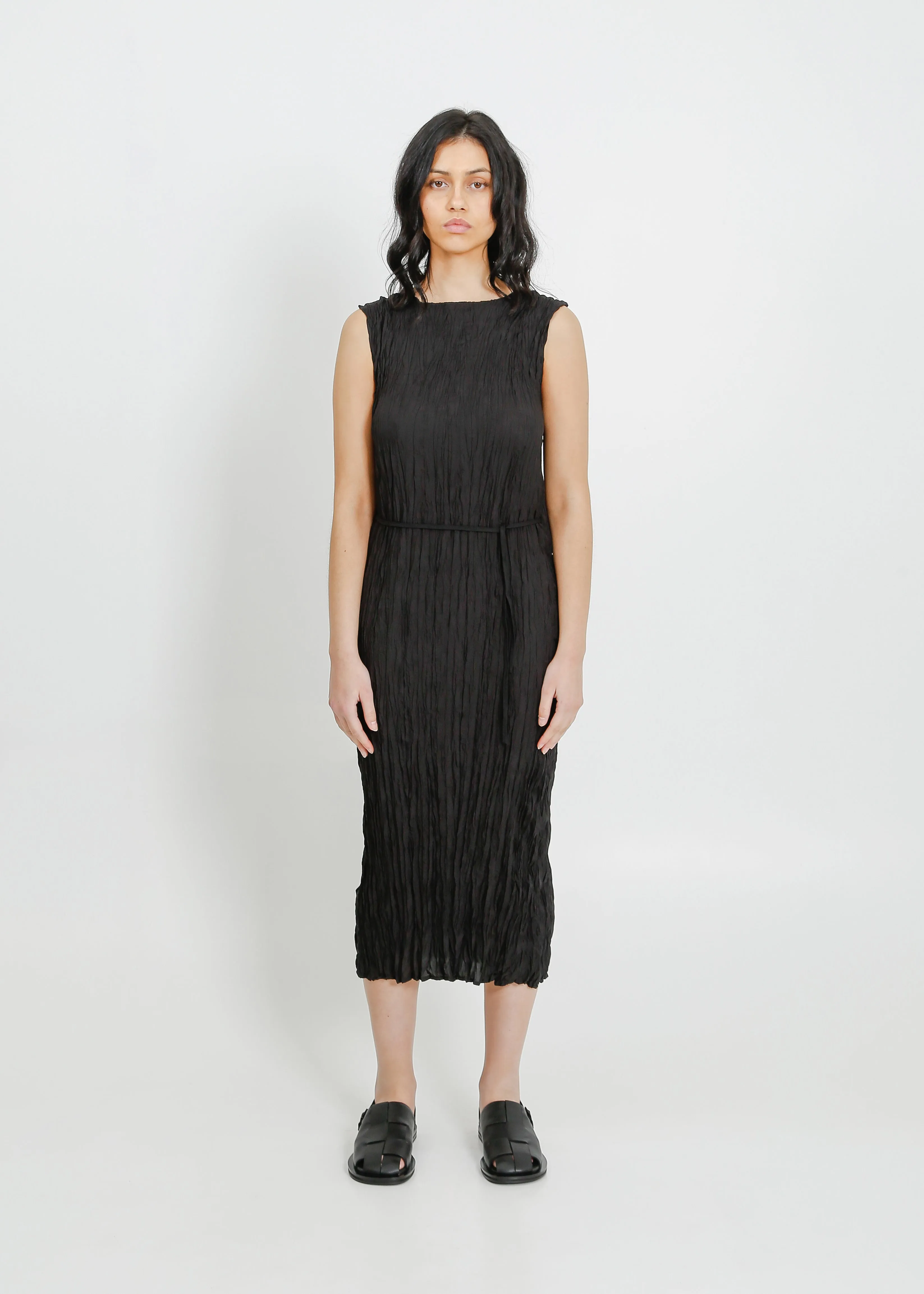 REAH PLEAT DRESS  / BLACK