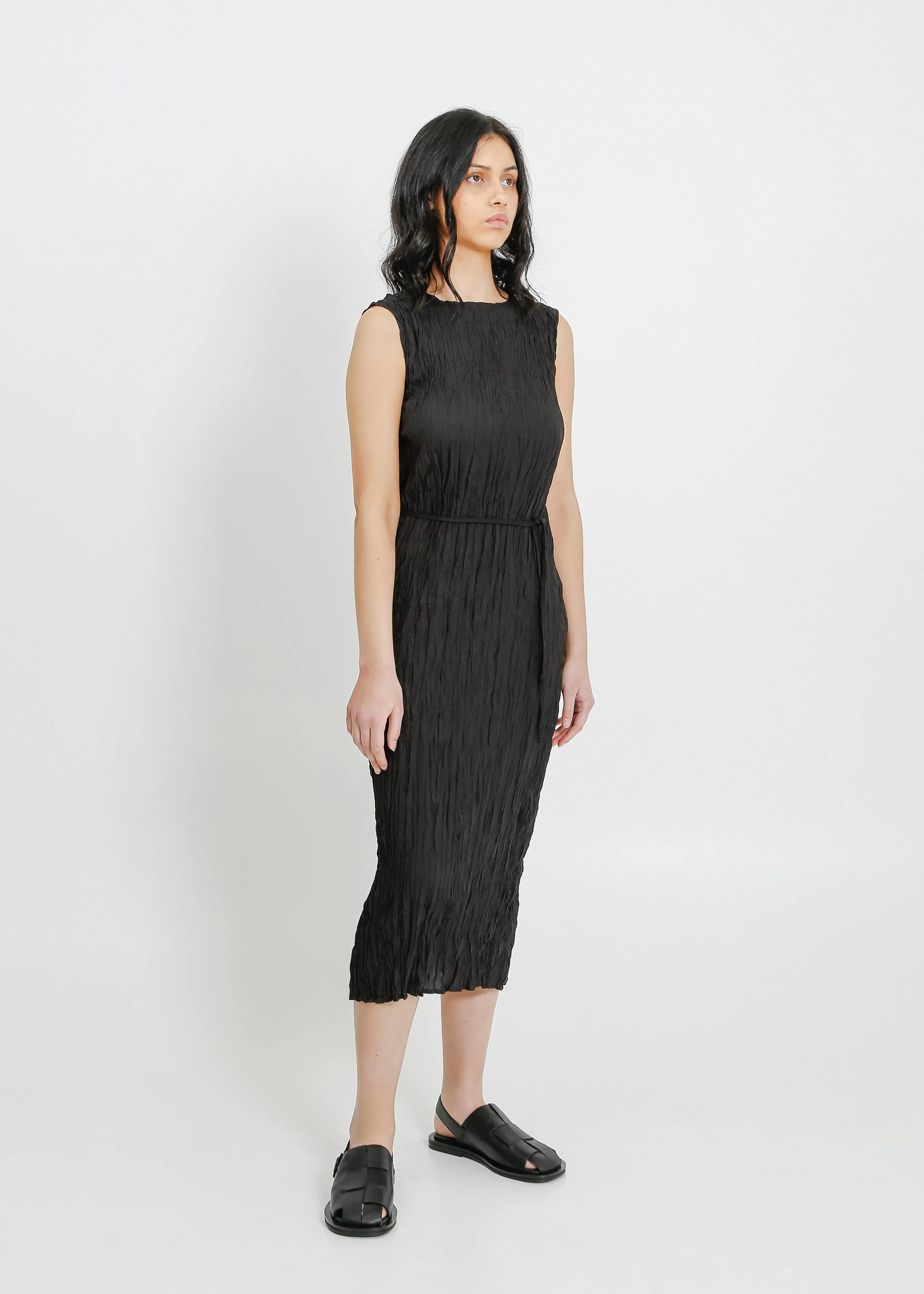 REAH PLEAT DRESS  / BLACK